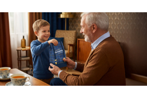 Herbata, która łączy pokolenia. Jak celebrować wspólne chwile z Babcią i Dziadkiem. 